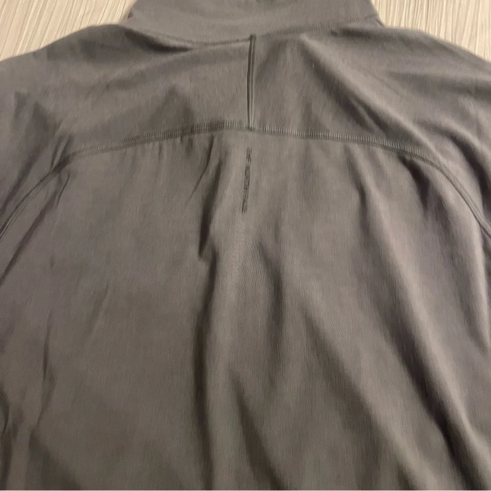 The North Face gray long‎ sleeve lightweight pullover, size XL